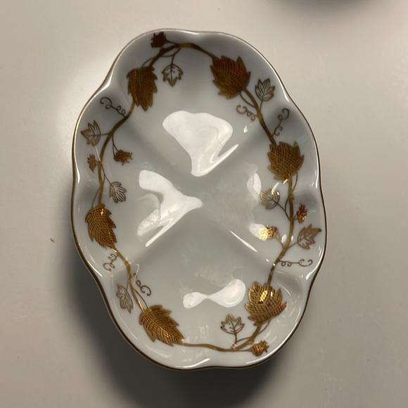 Stylebuilt Vintage powder room set: Matson 
Ormolu
Chalkware
Victorian - Picture 2 of 9